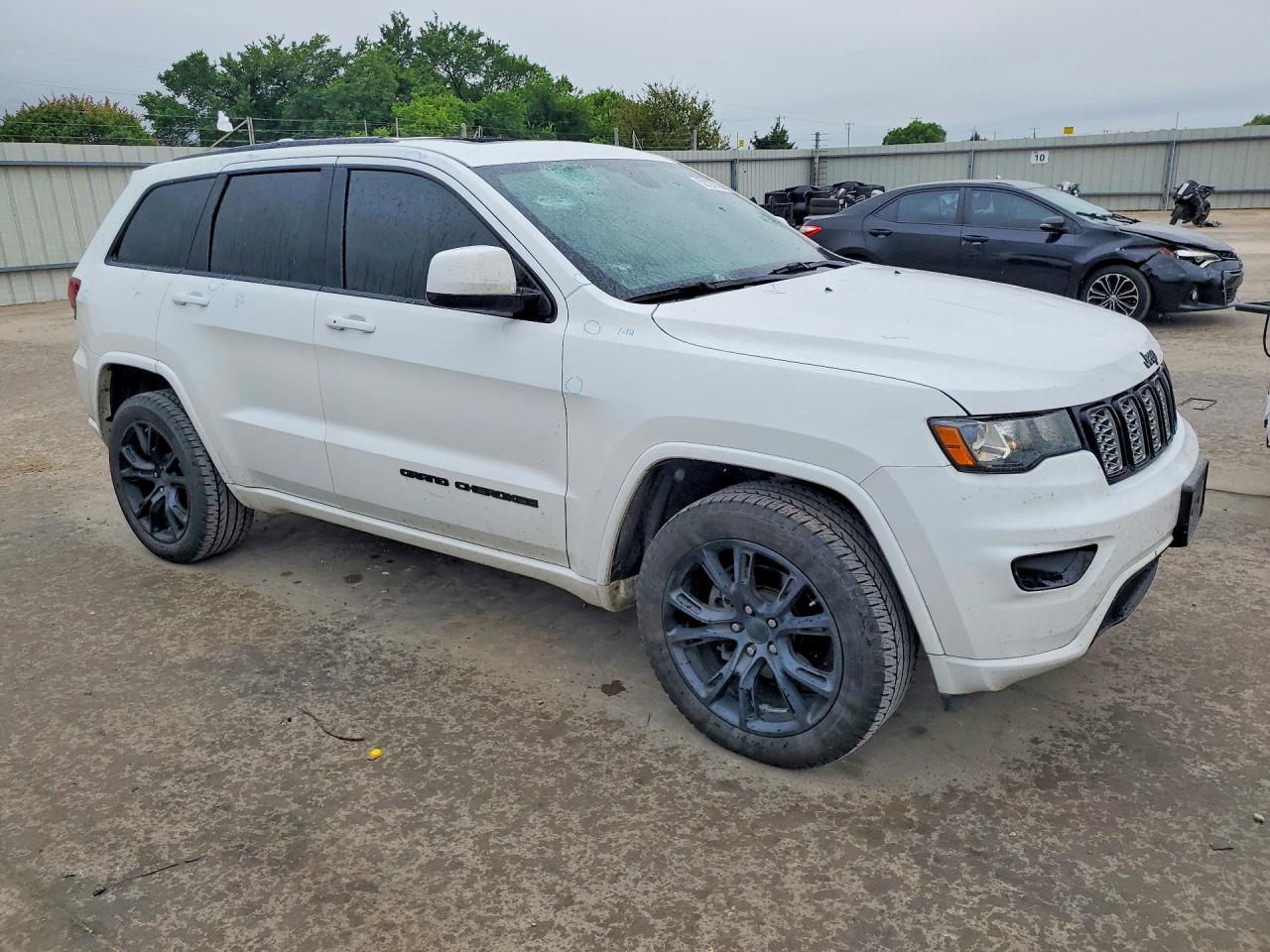 2019 JEEP GRAND CHEROKEE LAREDO photo 10