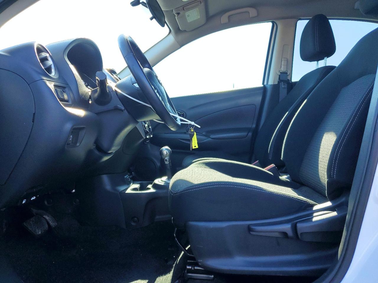 2018 NISSAN VERSA SV photo 19
