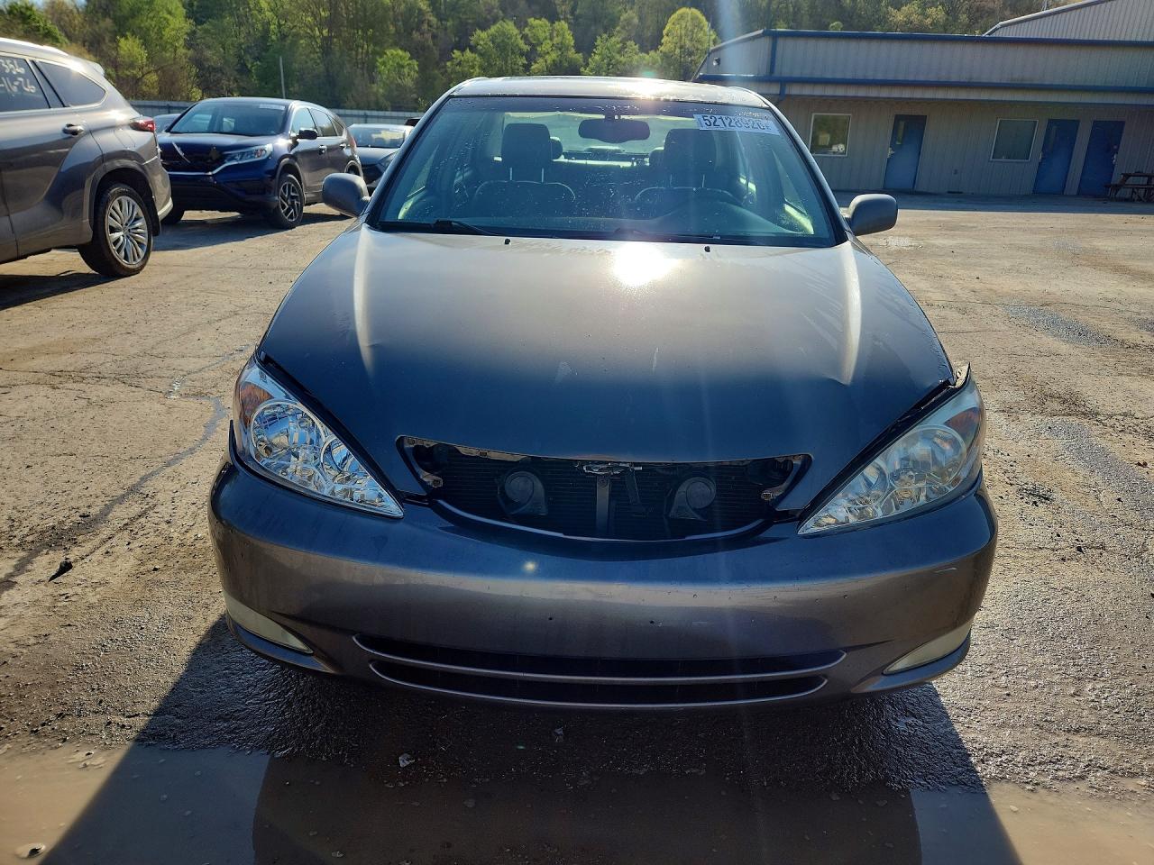 2004 TOYOTA CAMRY XLE photo 9