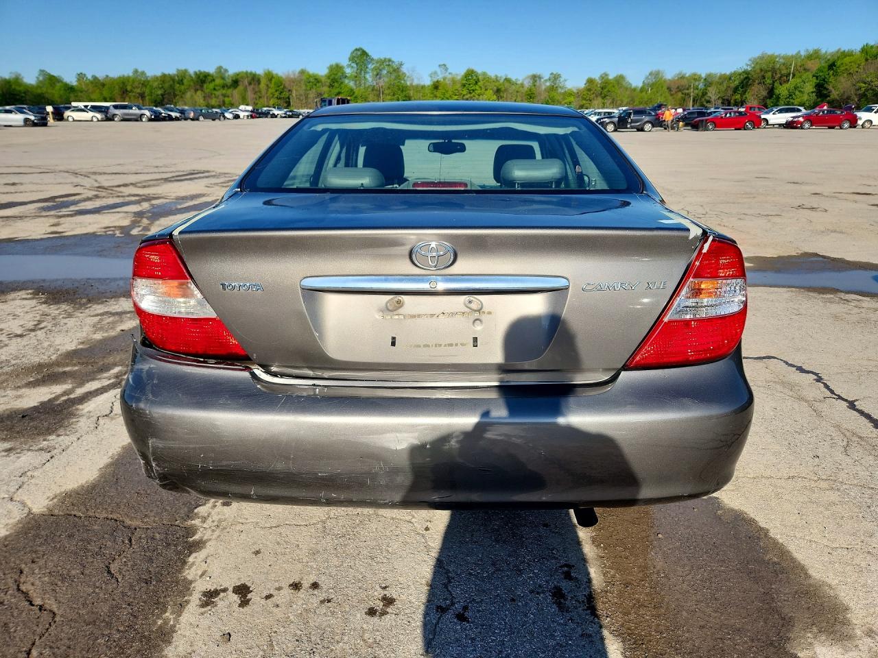 2004 TOYOTA CAMRY XLE photo 11