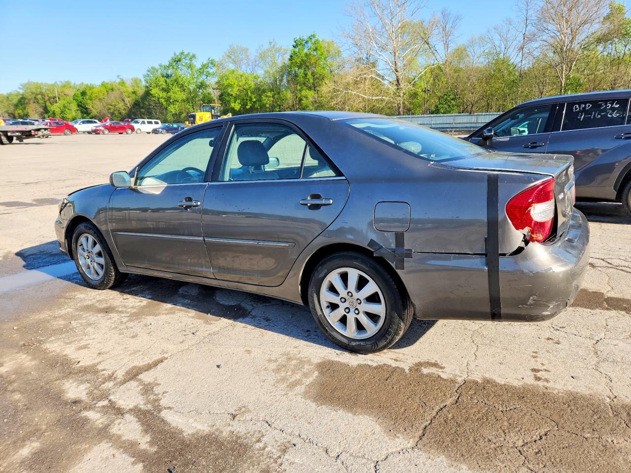 2004 TOYOTA CAMRY XLE photo 3