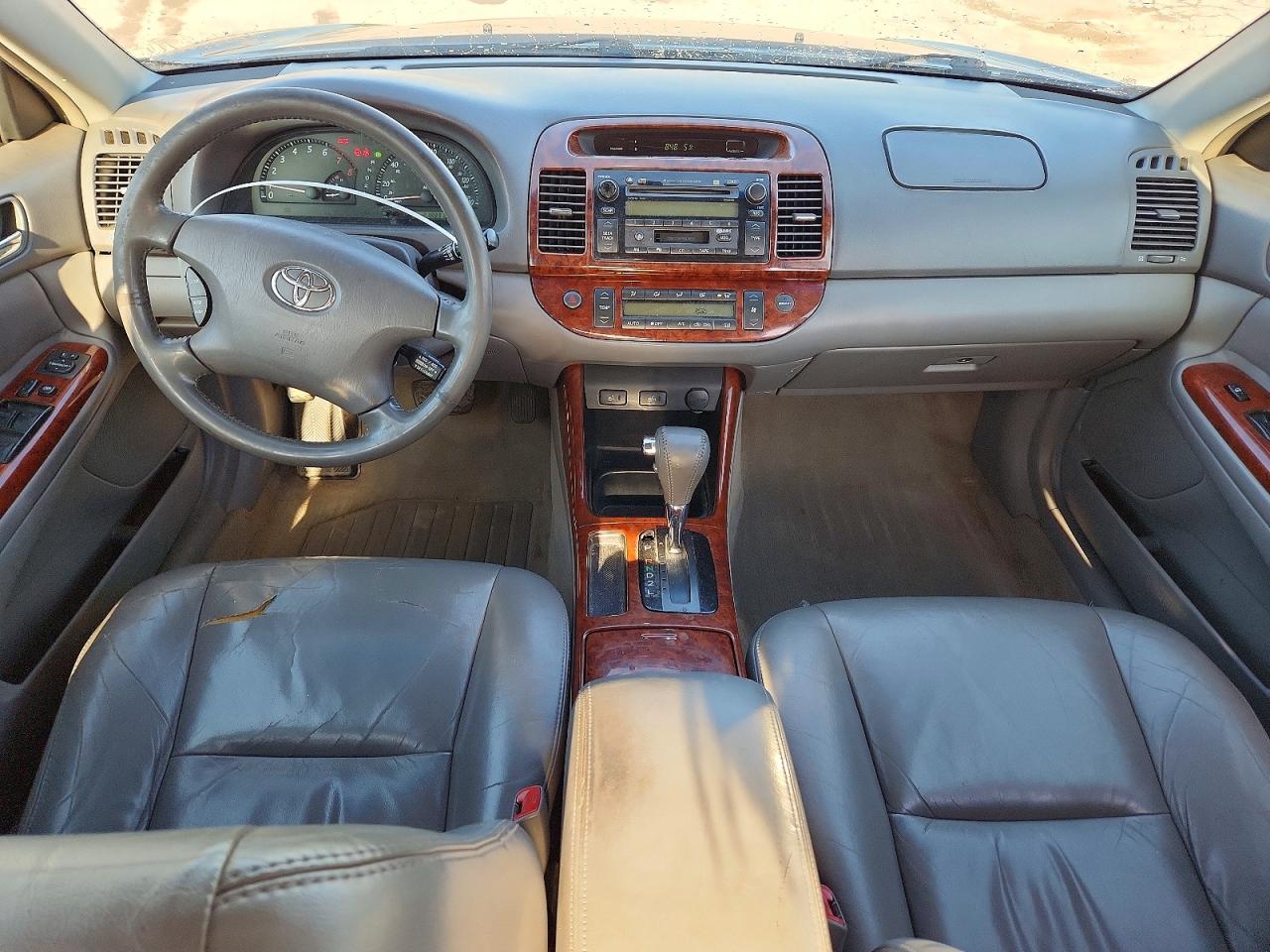 2004 TOYOTA CAMRY XLE photo 15