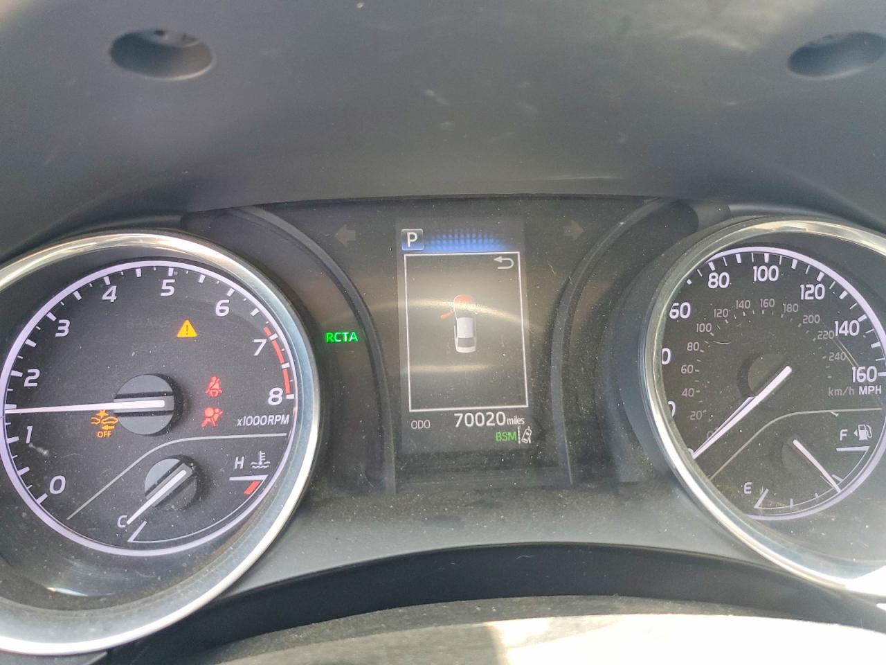 2019 TOYOTA CAMRY LE photo 17