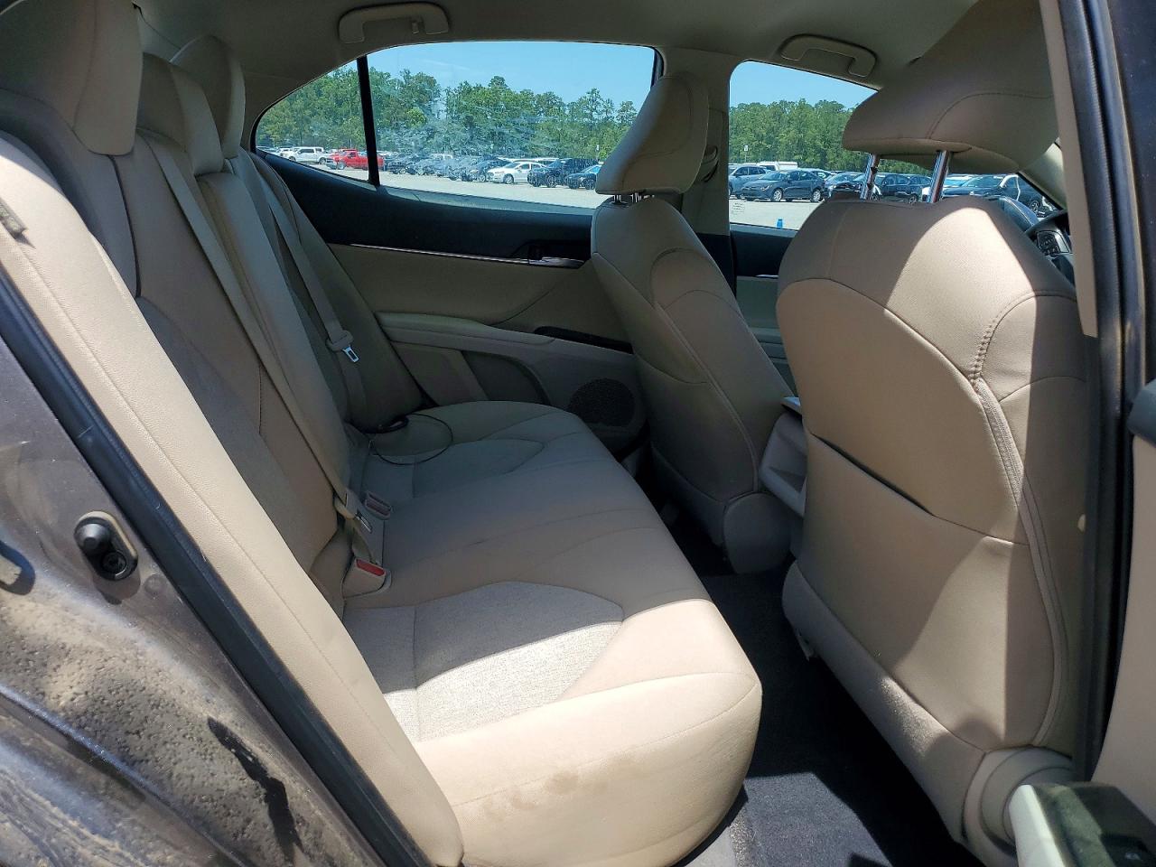 2019 TOYOTA CAMRY LE photo 19