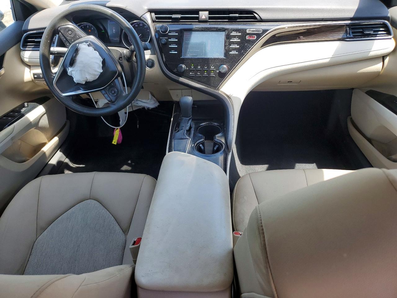 2019 TOYOTA CAMRY LE photo 15