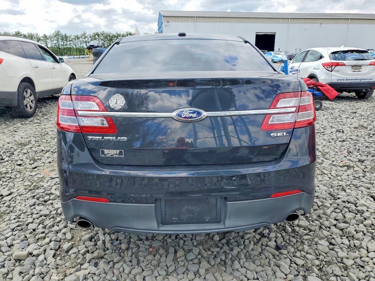 2014 FORD TAURUS SEL photo 11