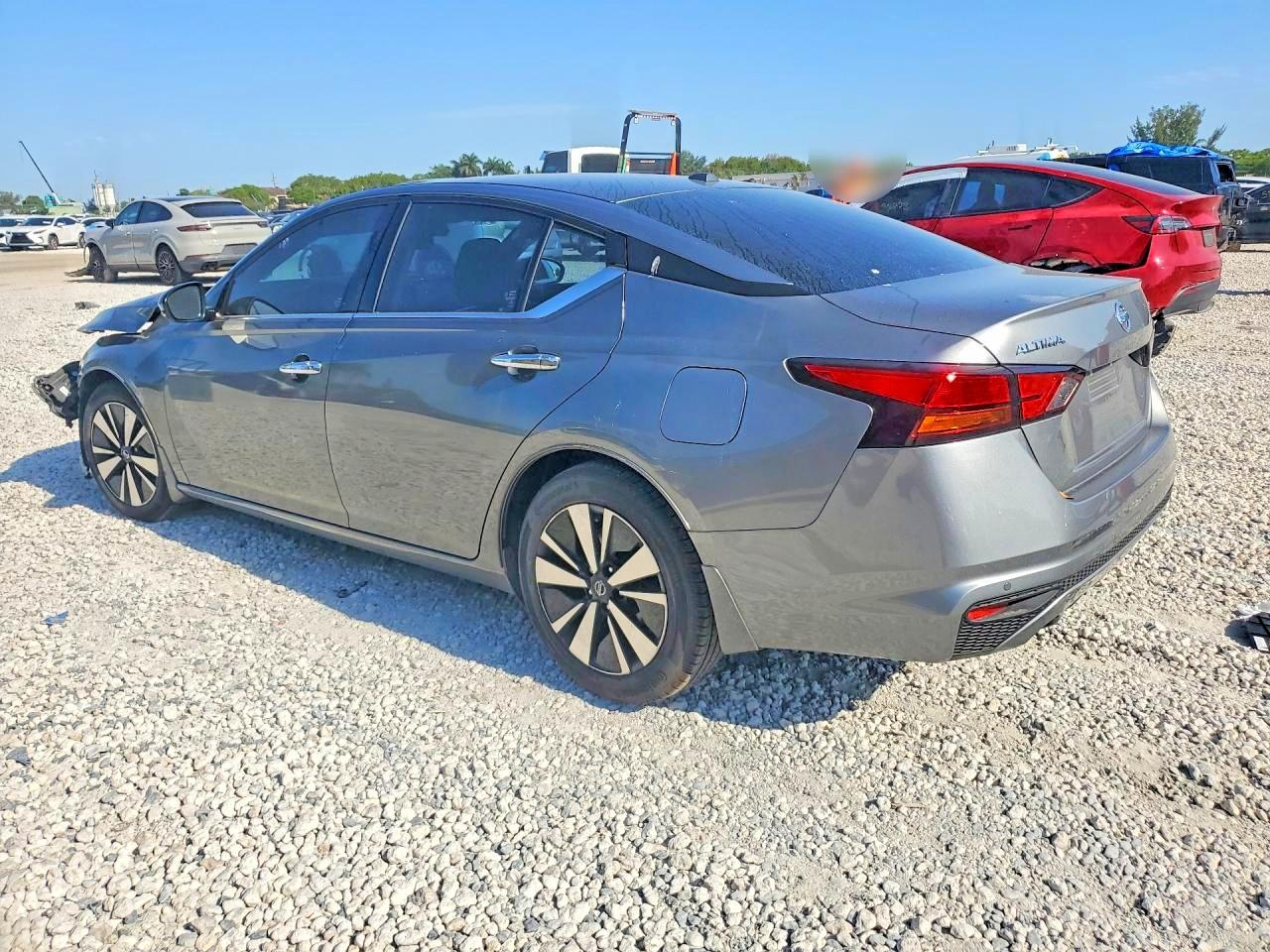 2019 NISSAN ALTIMA SV photo 3