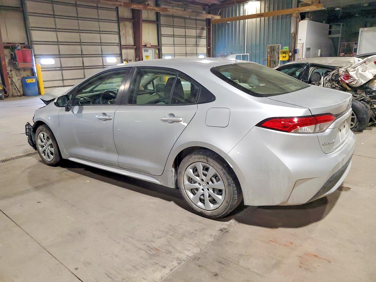 2021 TOYOTA COROLLA LE photo 3