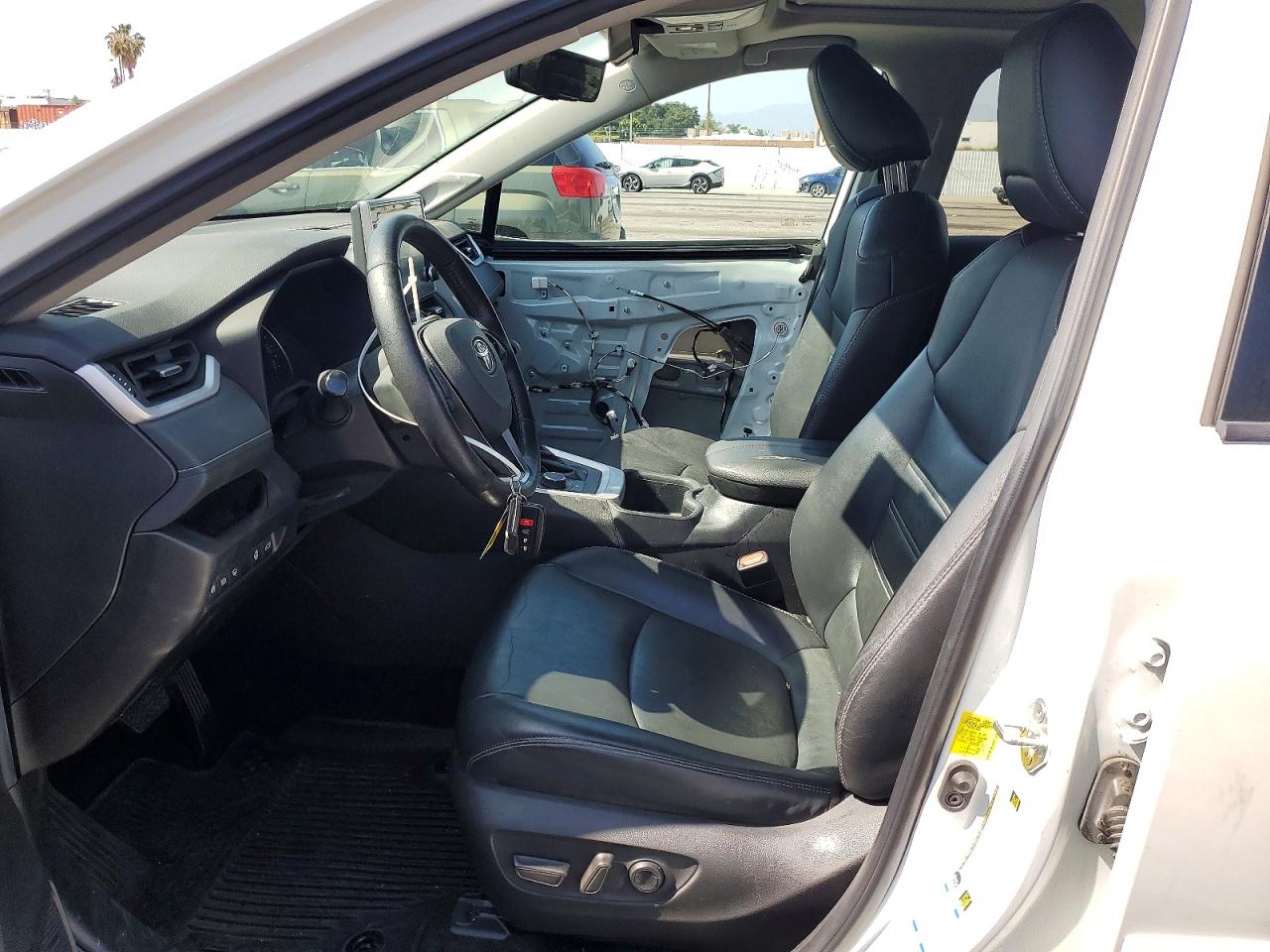 2022 TOYOTA RAV4 XLE PREMIUM photo 18