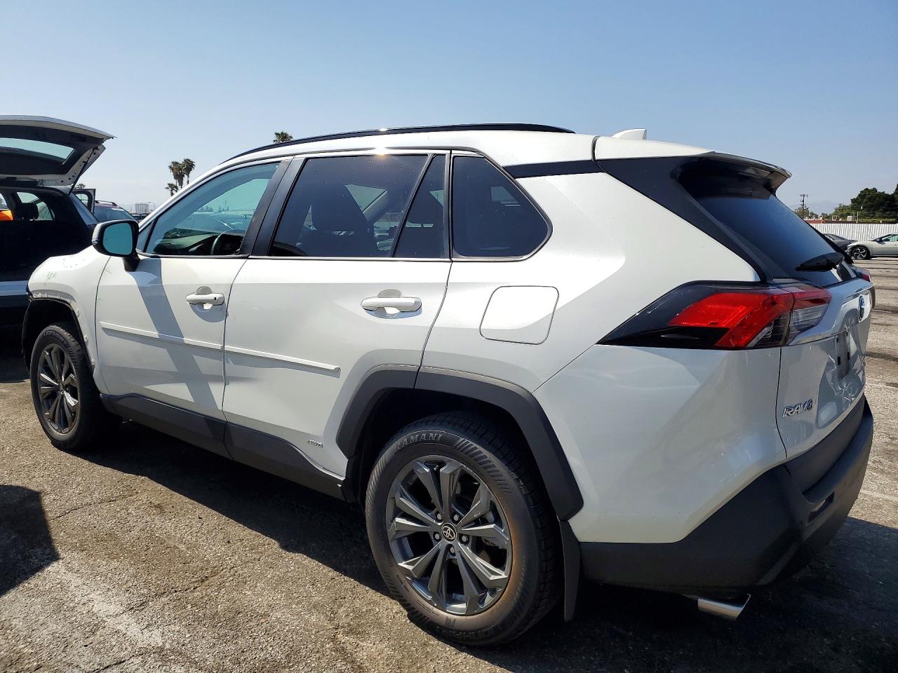 2022 TOYOTA RAV4 XLE PREMIUM photo 4
