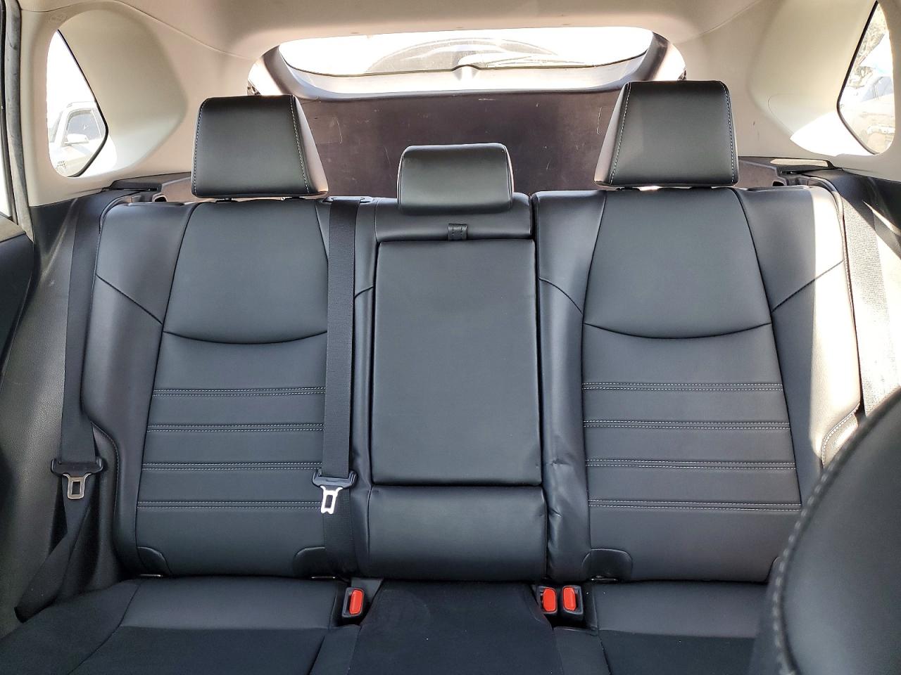 2022 TOYOTA RAV4 XLE PREMIUM photo 25