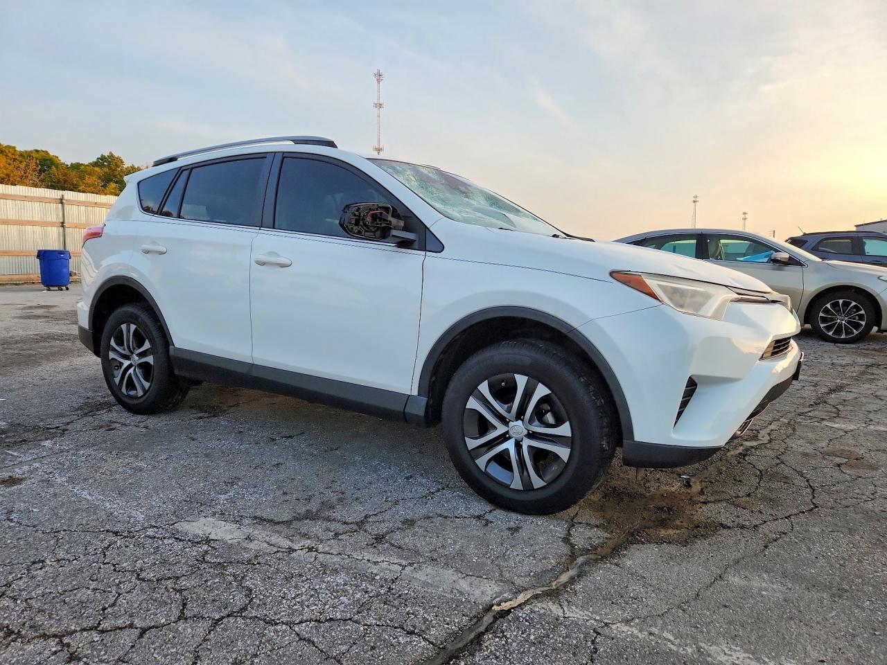 2017 TOYOTA RAV4 LE photo 7