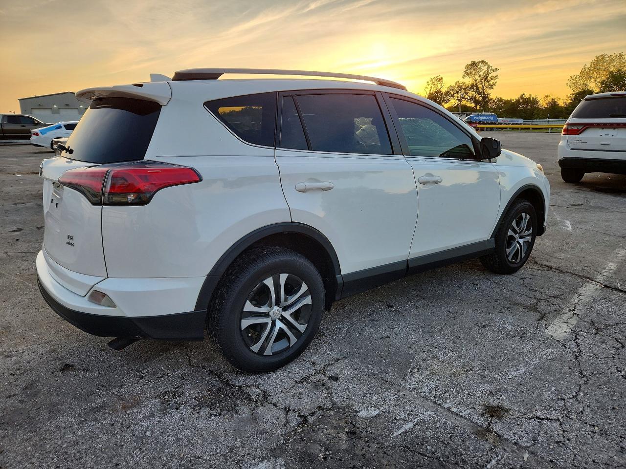2017 TOYOTA RAV4 LE photo 5