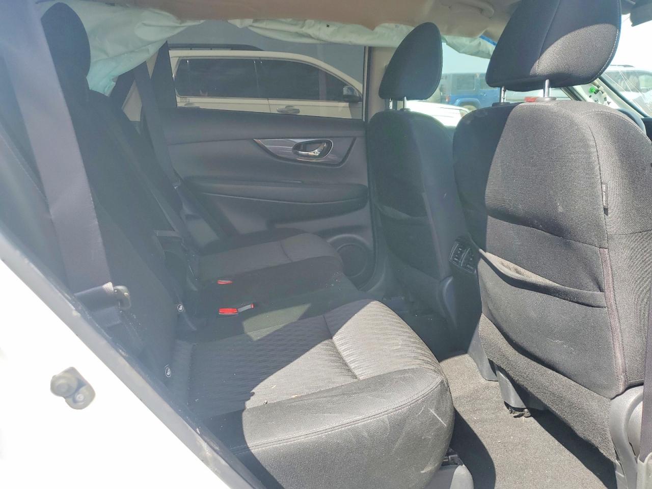 2017 NISSAN ROGUE SV photo 28
