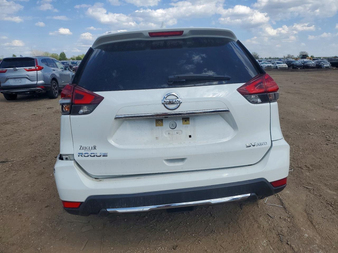 2017 NISSAN ROGUE SV photo 16