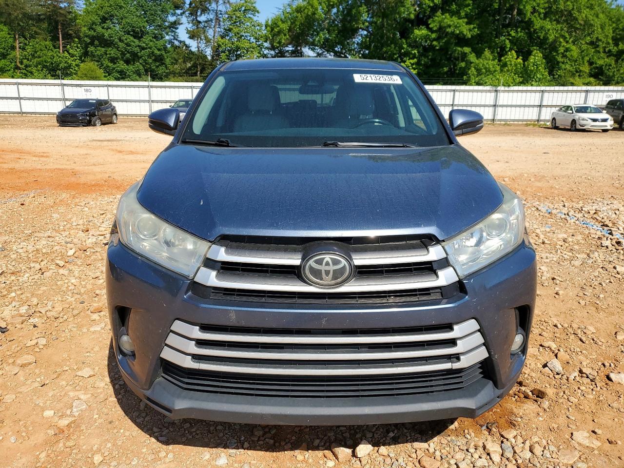 2017 TOYOTA HIGHLANDER LE PLUS photo 9