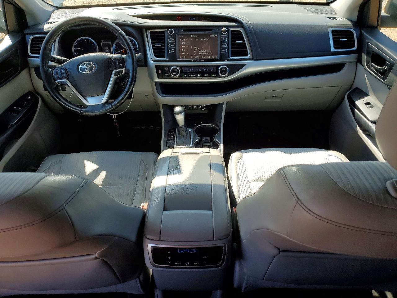 2017 TOYOTA HIGHLANDER LE PLUS photo 15