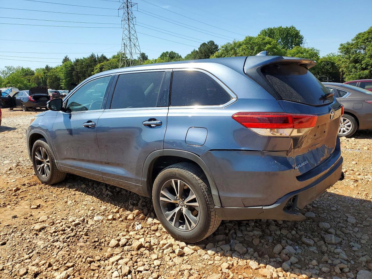 2017 TOYOTA HIGHLANDER LE PLUS photo 3