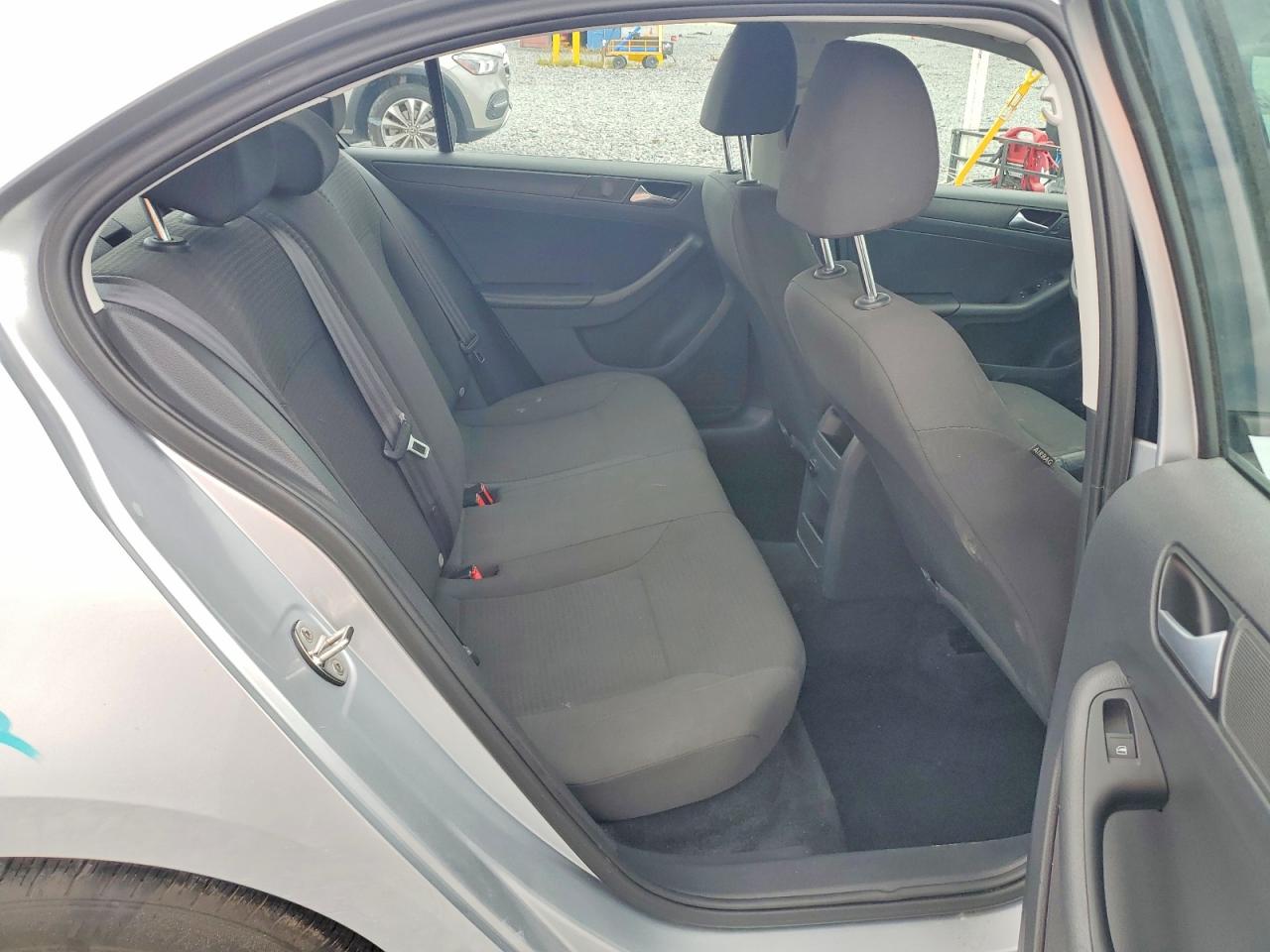 2015 VOLKSWAGEN JETTA BASE photo 10