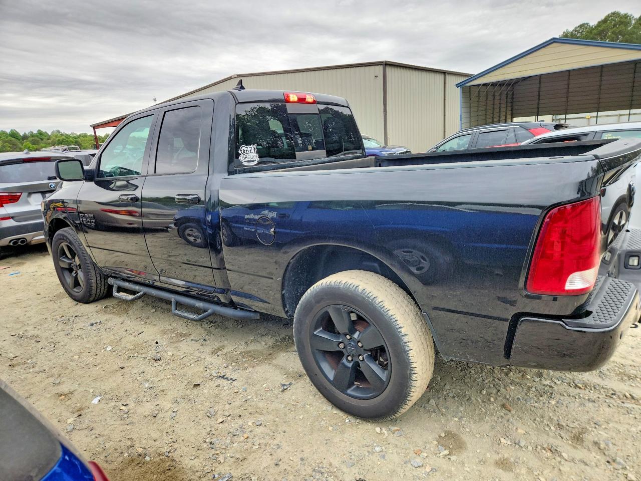 2018 RAM 1500 SLT photo 3