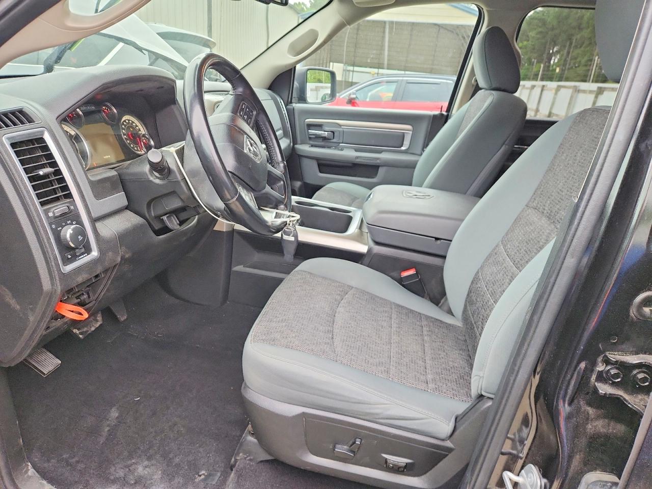 2018 RAM 1500 SLT photo 13