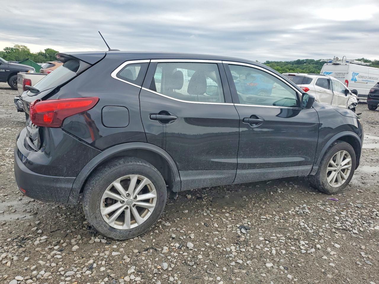 2018 NISSAN ROGUE SPORT S photo 5