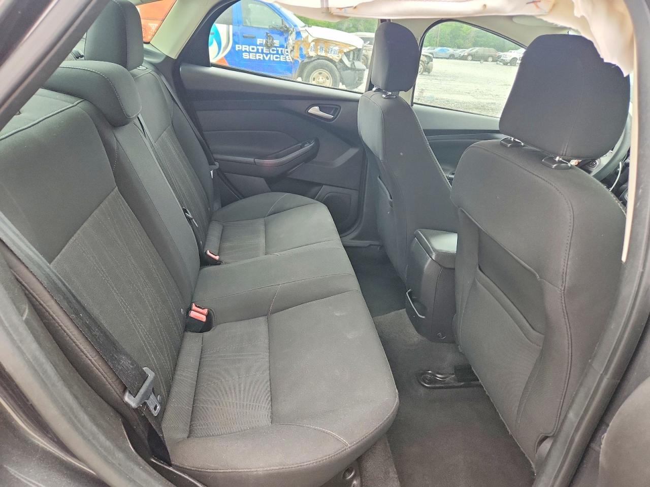 2017 FORD FOCUS SE photo 10