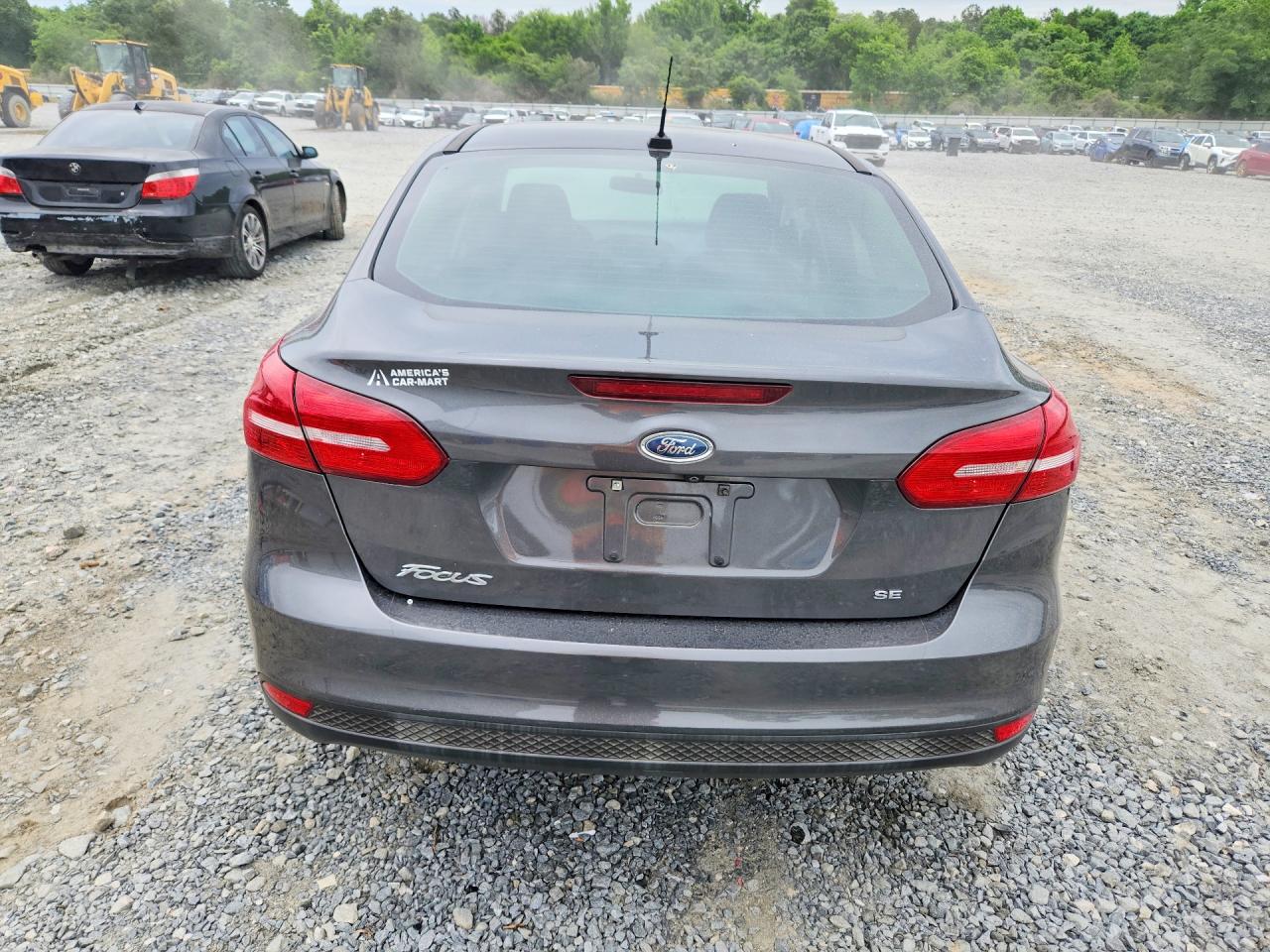 2017 FORD FOCUS SE photo 6