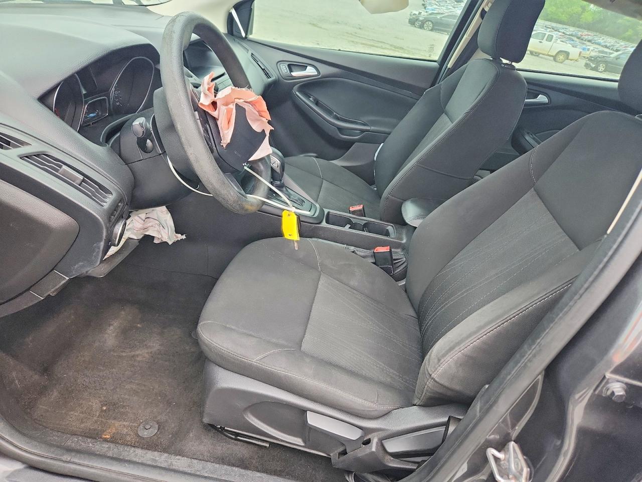 2017 FORD FOCUS SE photo 7