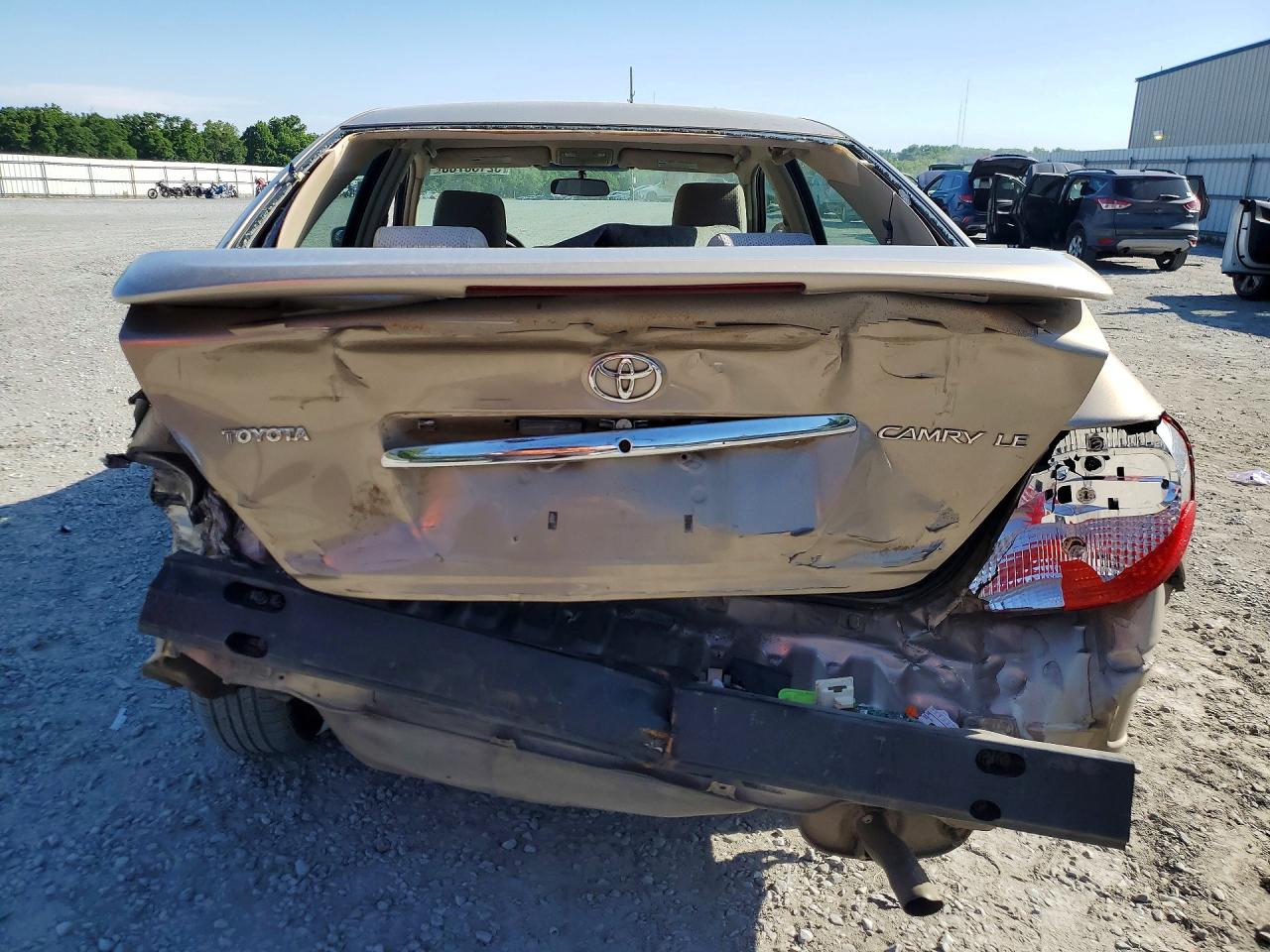 2004 TOYOTA CAMRY LE photo 11
