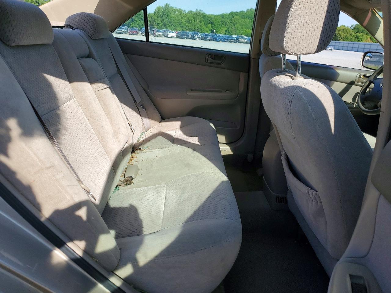 2004 TOYOTA CAMRY LE photo 19