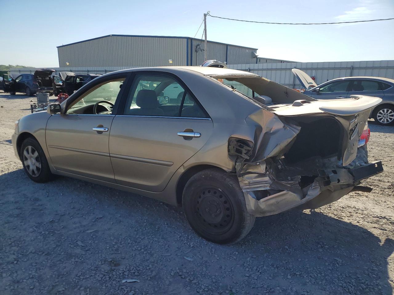 2004 TOYOTA CAMRY LE photo 3