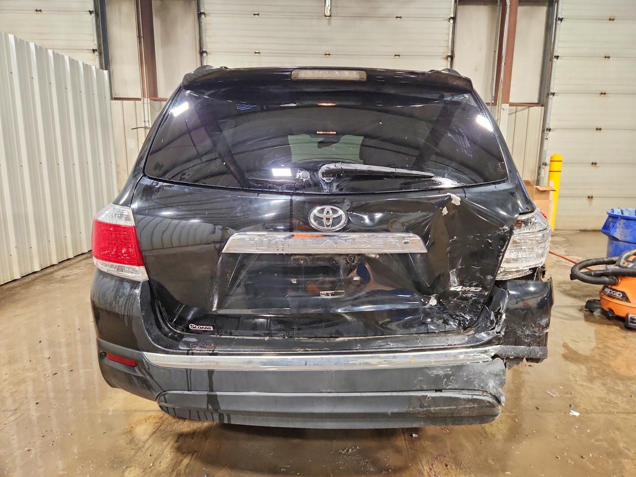 2013 TOYOTA HIGHLANDER LIMITED photo 16