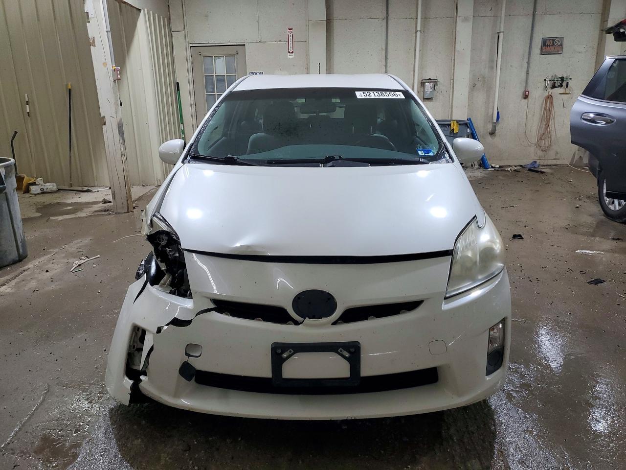 2011 TOYOTA PRIUS TWO photo 13