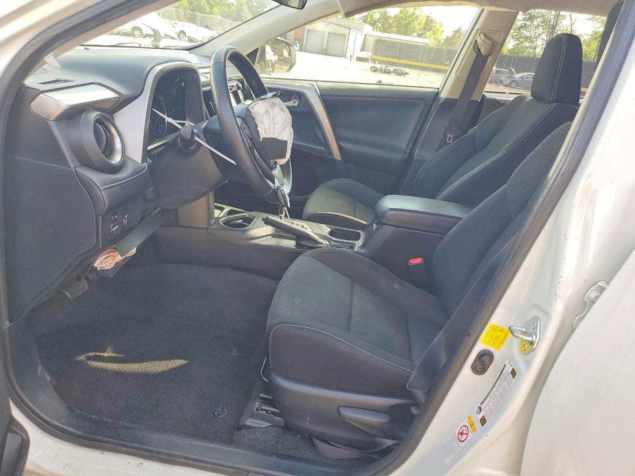 2016 TOYOTA RAV4 XLE photo 19