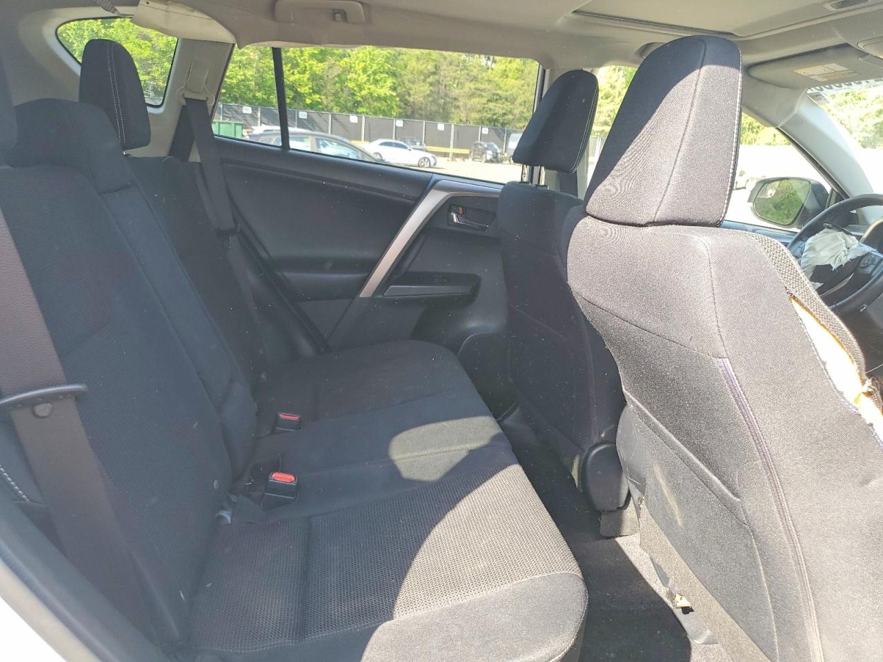 2016 TOYOTA RAV4 XLE photo 31