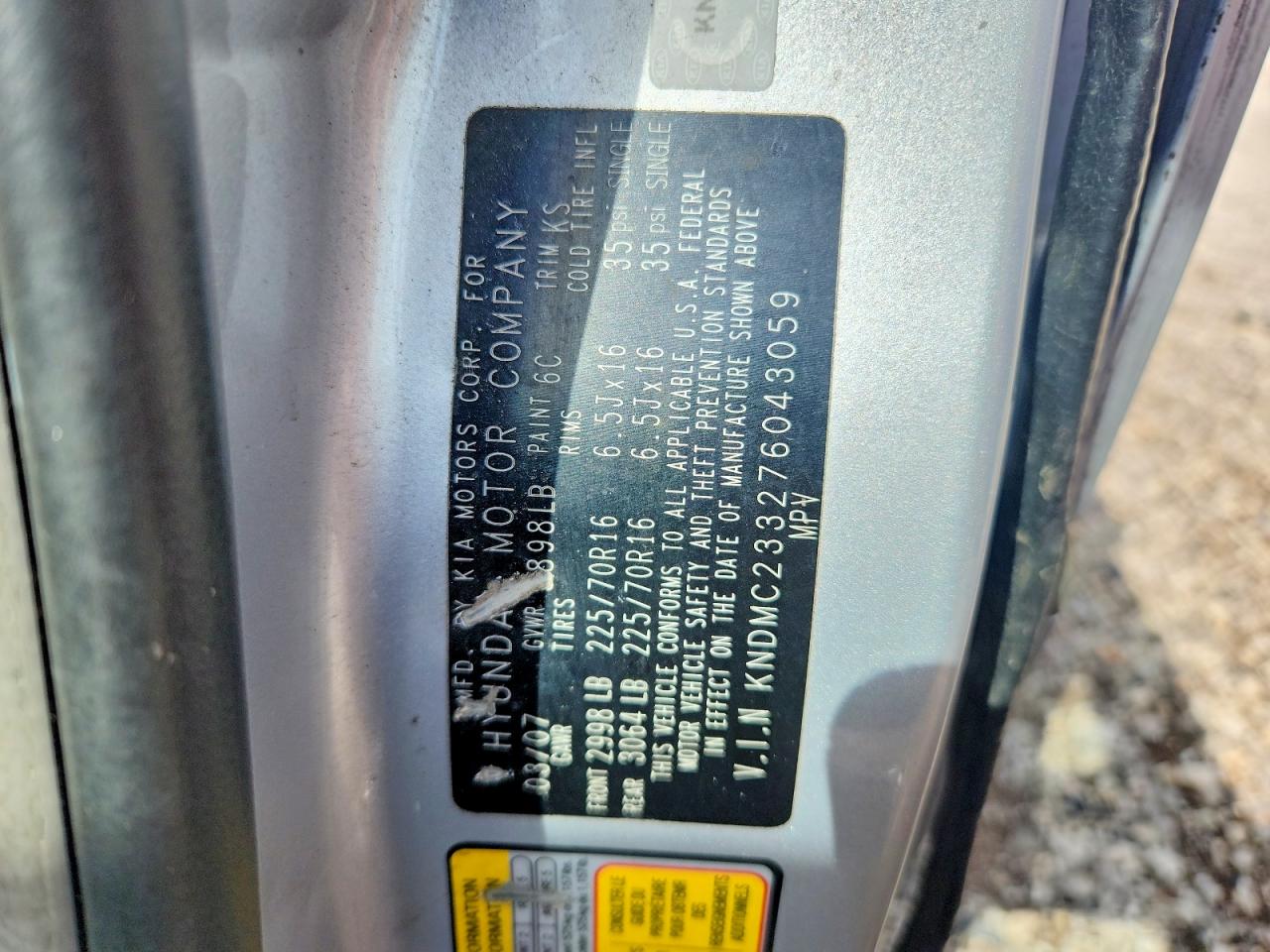 2007 HYUNDAI ENTOURAGE GLS photo 25