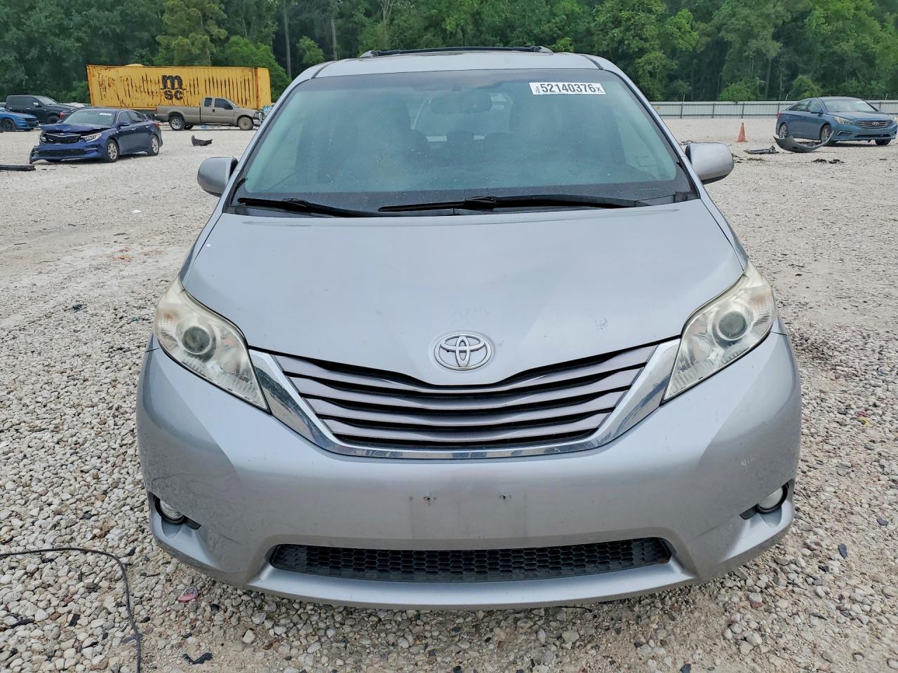 2017 TOYOTA SIENNA XLE 8-PASSENGER photo 5