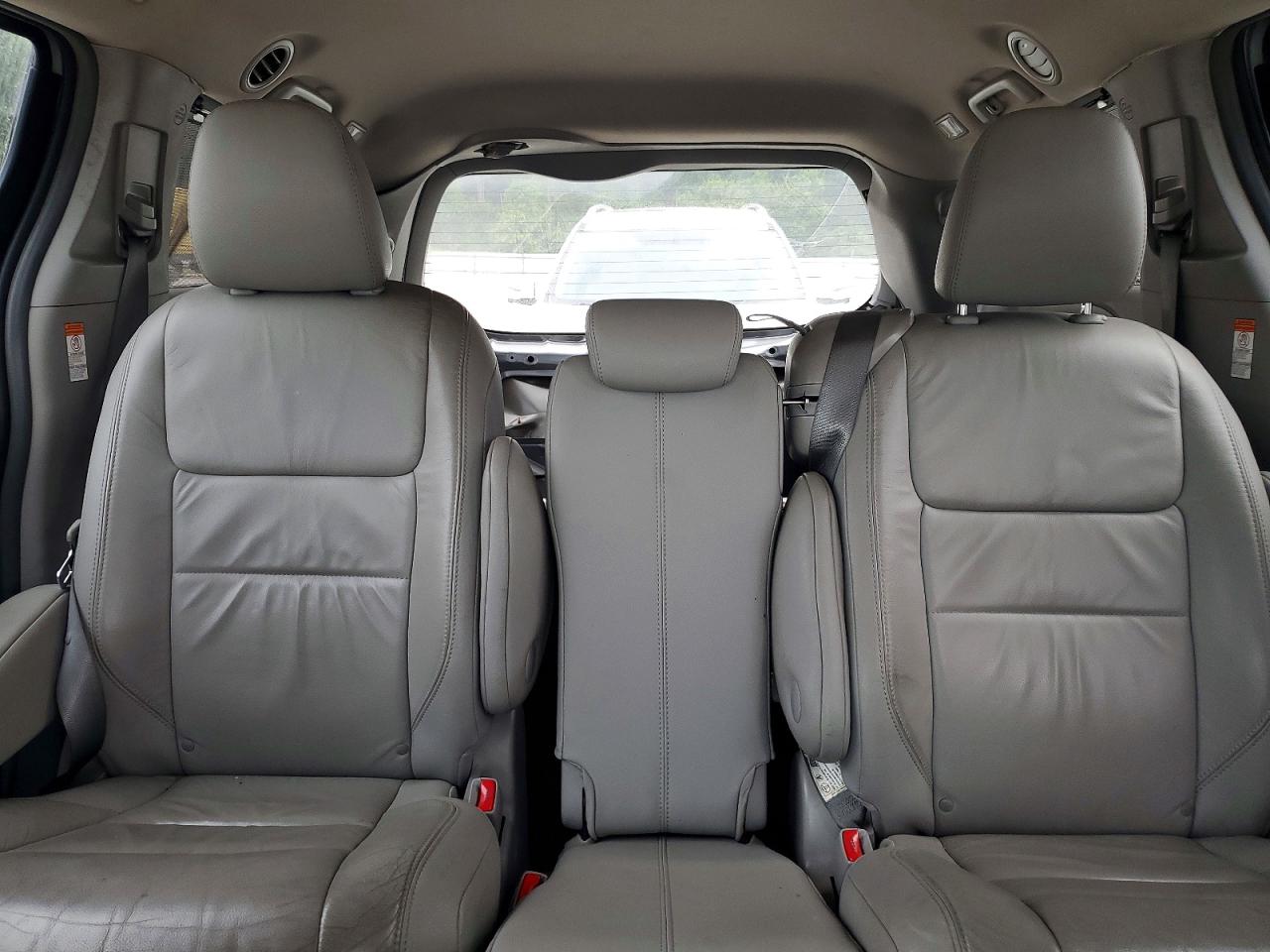 2017 TOYOTA SIENNA XLE 8-PASSENGER photo 10