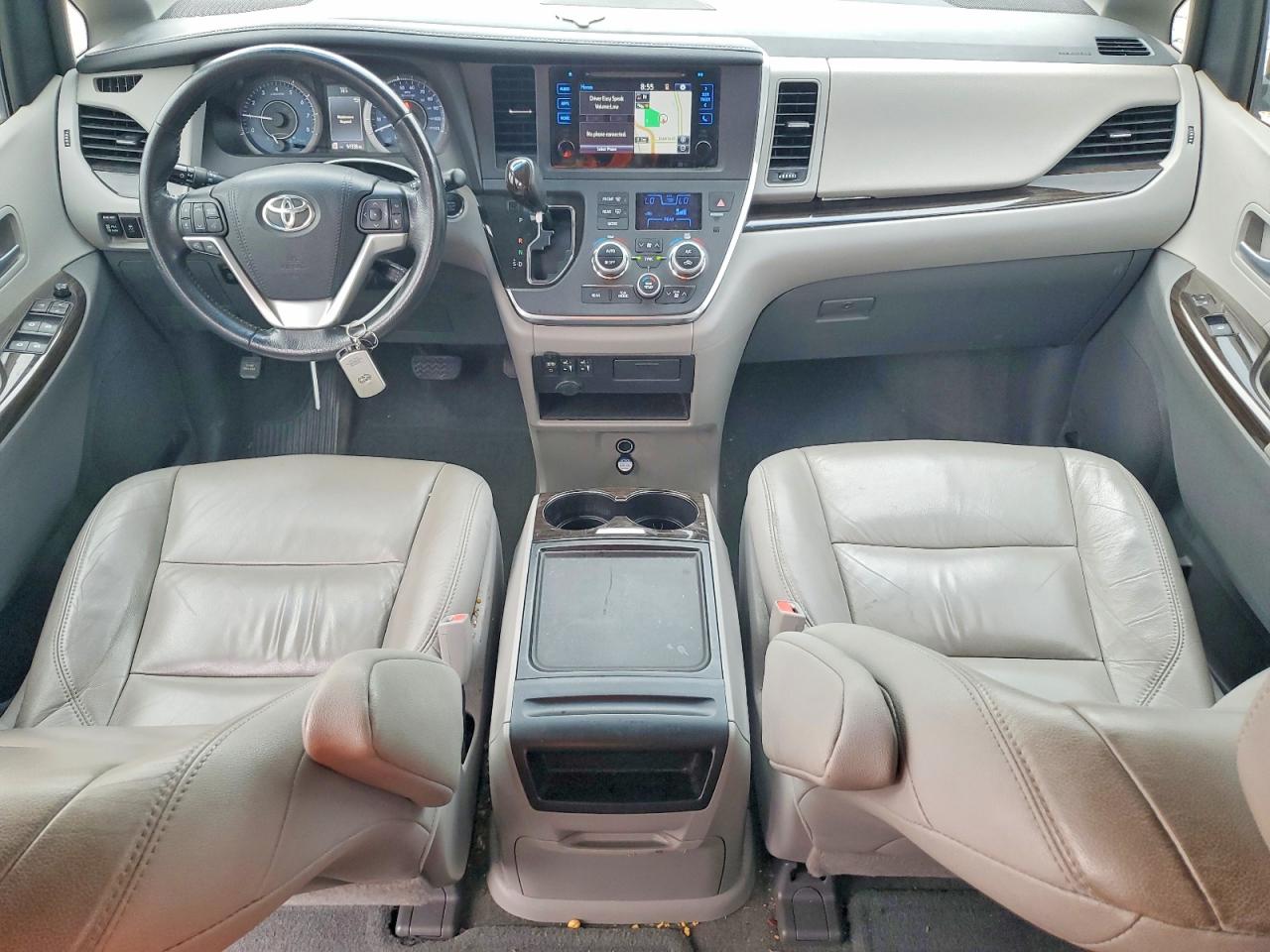 2017 TOYOTA SIENNA XLE 8-PASSENGER photo 8