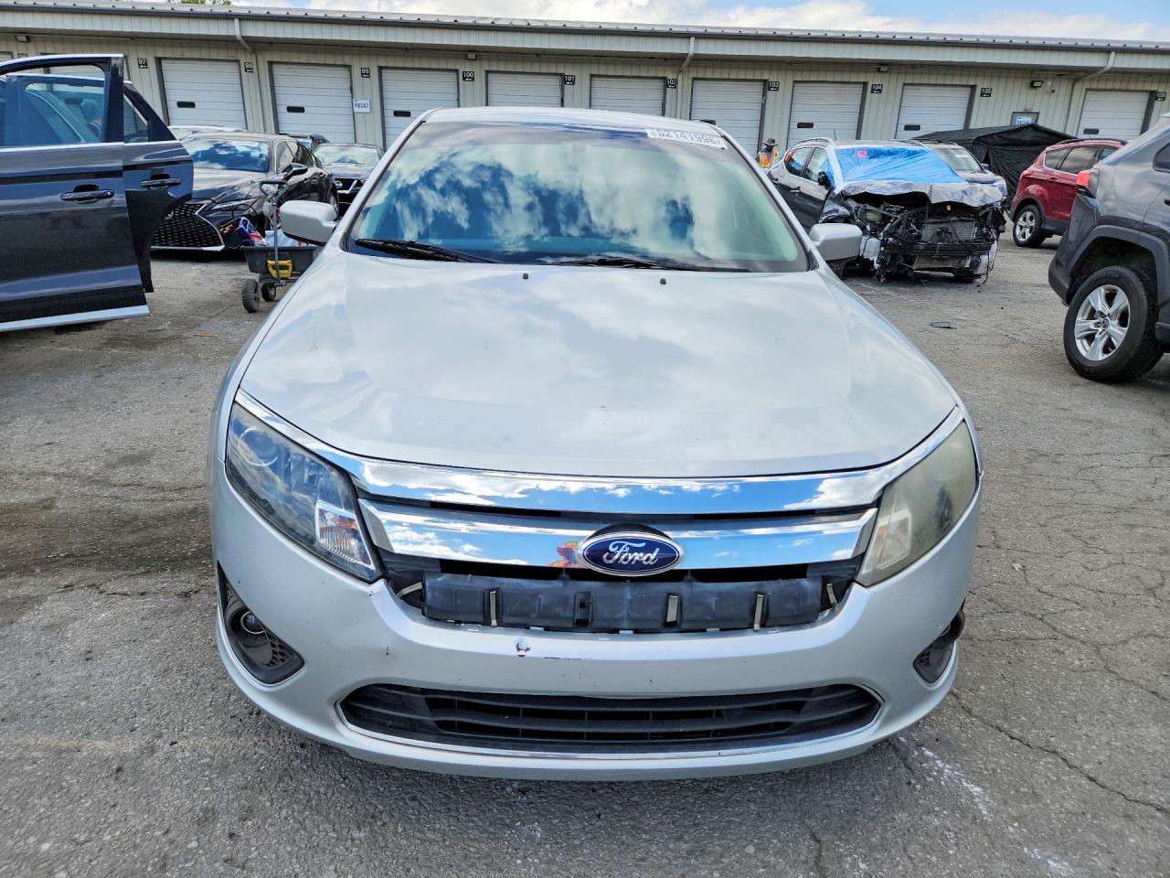 2011 FORD FUSION SE photo 9