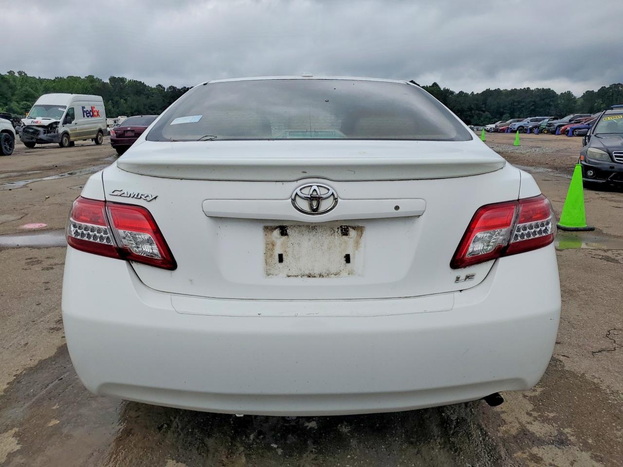 2011 TOYOTA CAMRY LE photo 11