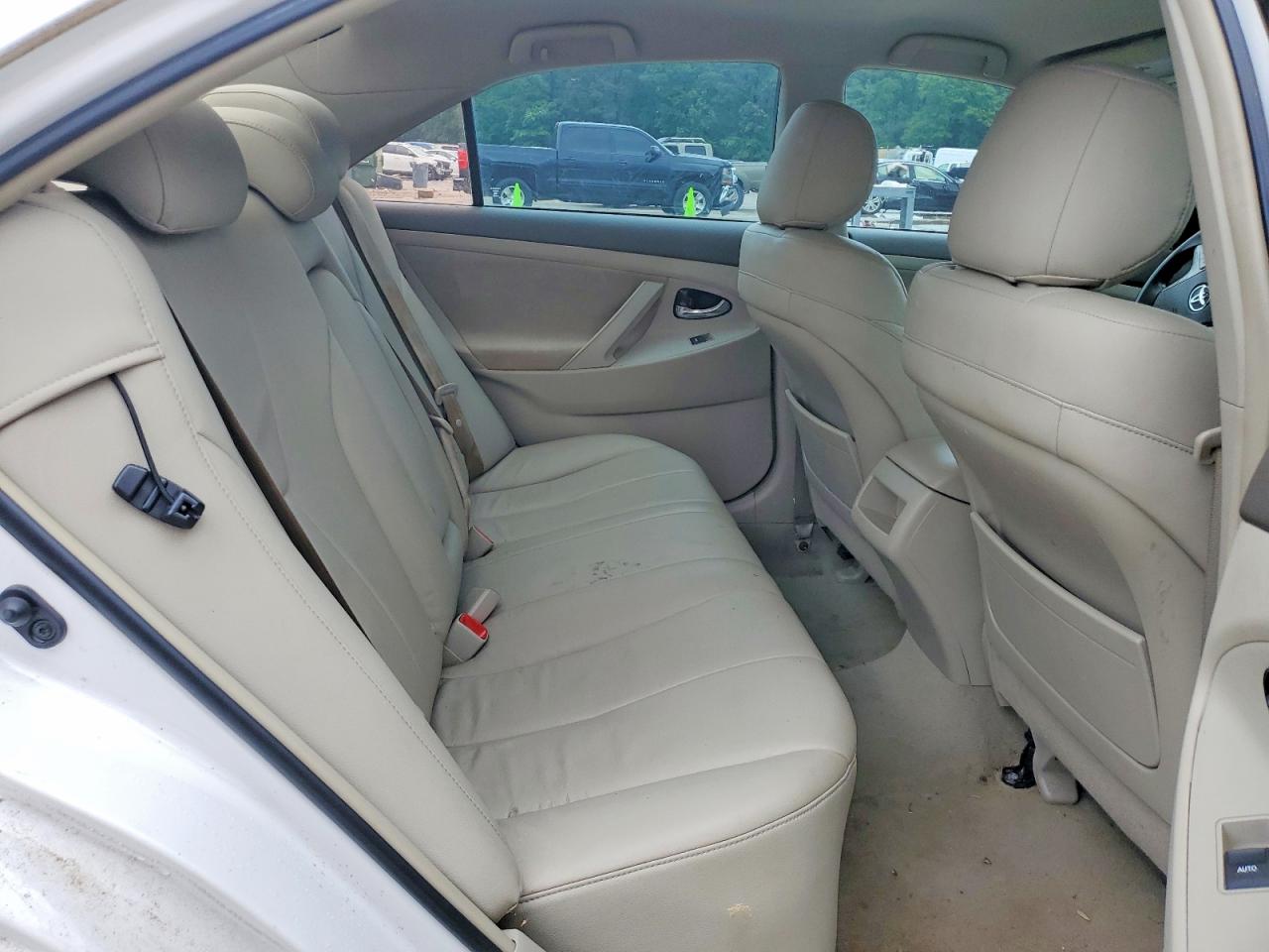 2011 TOYOTA CAMRY LE photo 19