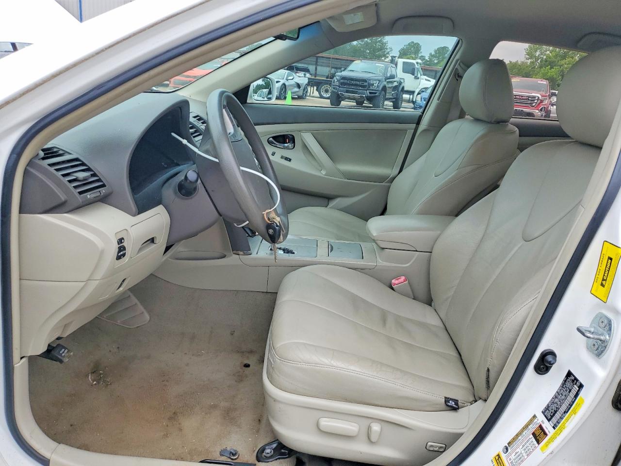 2011 TOYOTA CAMRY LE photo 13