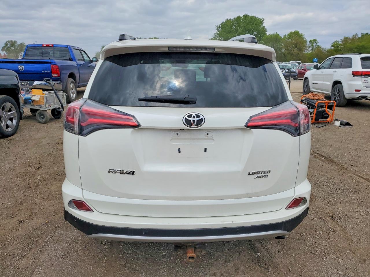 2016 TOYOTA RAV4 LIMITED photo 11