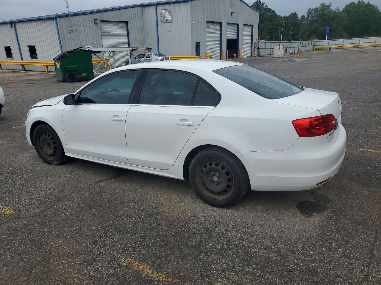 2013 VOLKSWAGEN JETTA SE photo 2