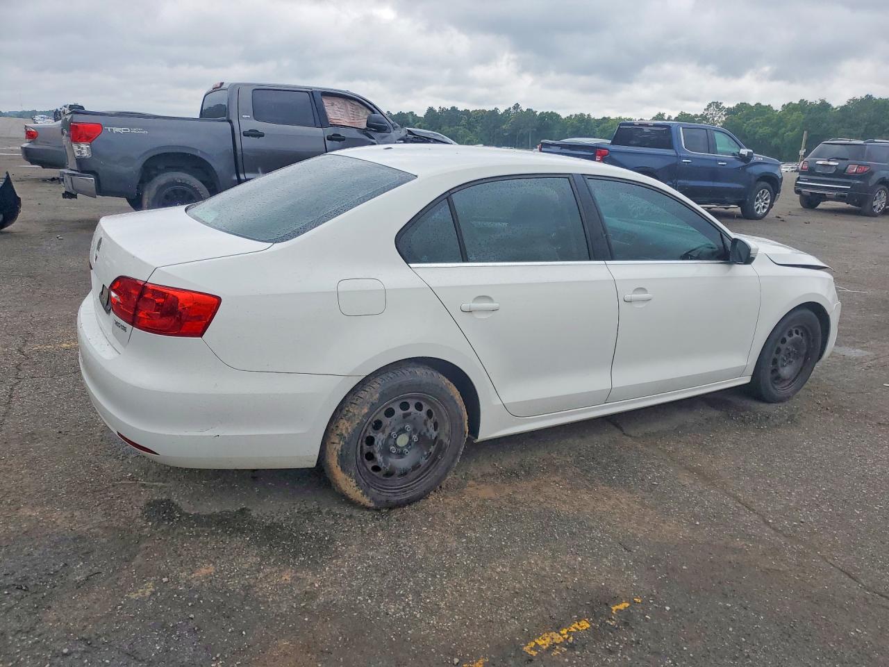 2013 VOLKSWAGEN JETTA SE photo 3