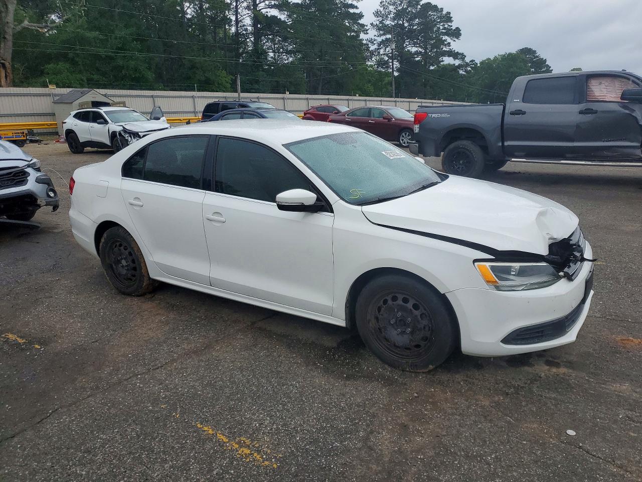 2013 VOLKSWAGEN JETTA SE photo 4