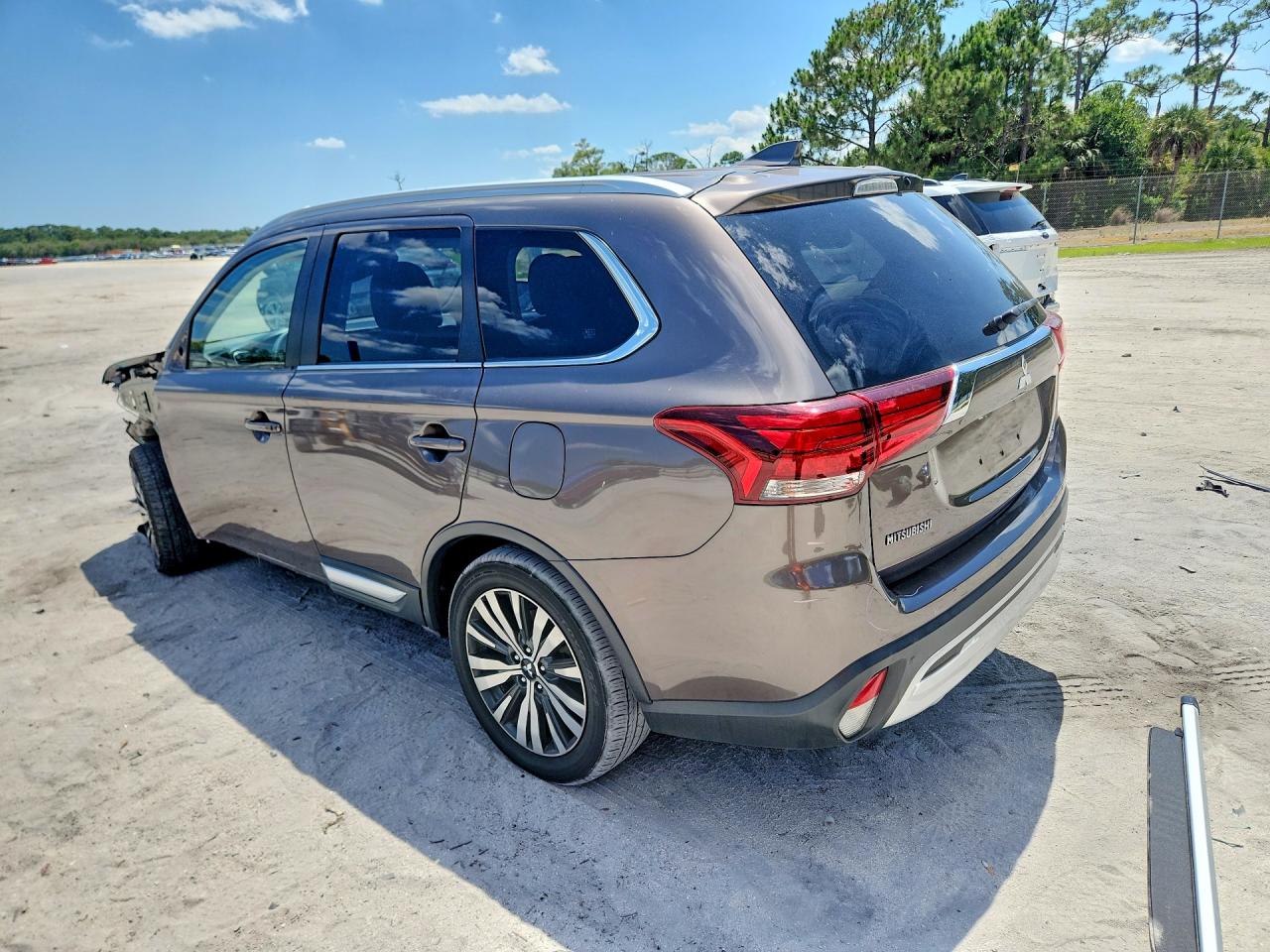 2019 MITSUBISHI OUTLANDER SE photo 3