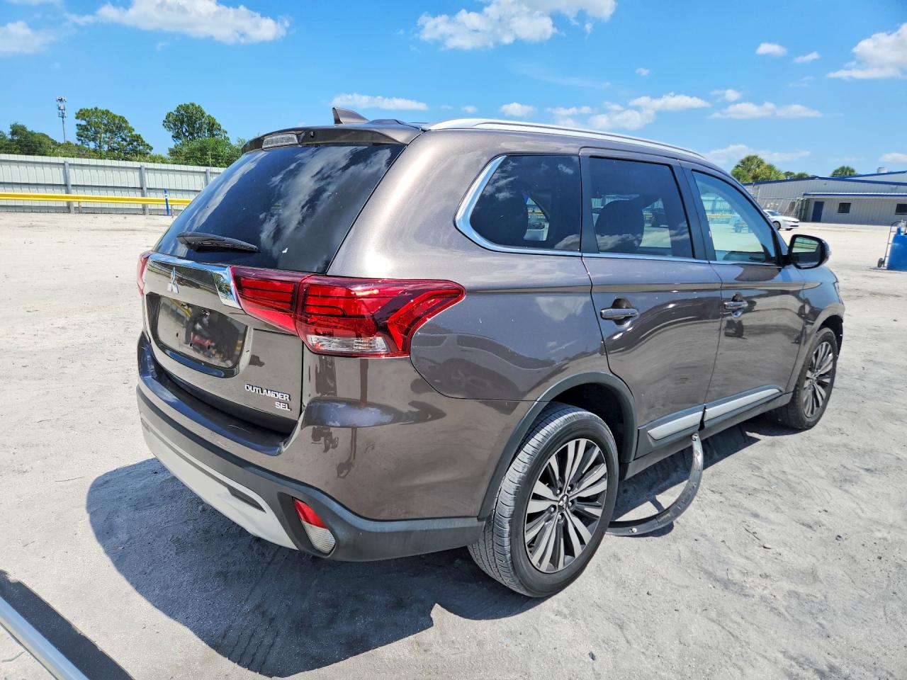 2019 MITSUBISHI OUTLANDER SE photo 5